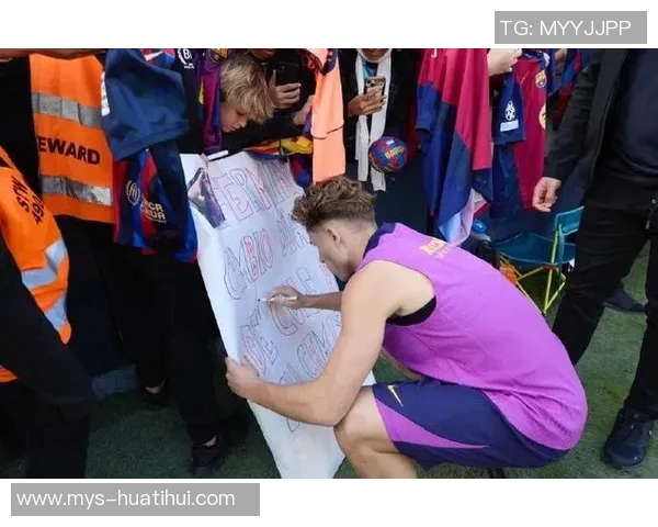 助攻双响，费尔明社媒庆祝胜利：继续前进！